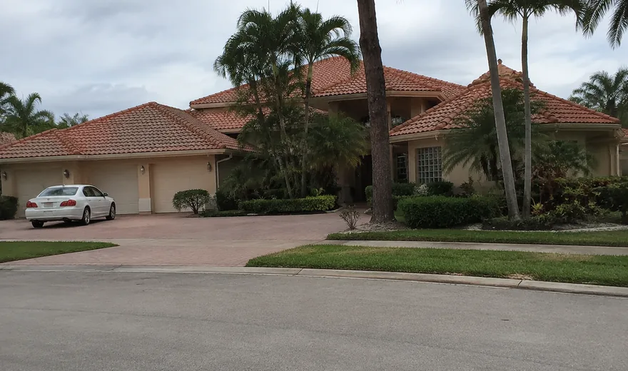Roofing in Coral Springs FL, tile roof on a Ramblewood house