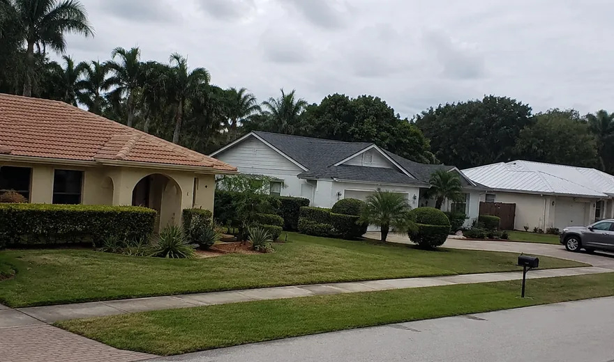 Comparing tile, shingle and metal roofs in Pompano Beach FL